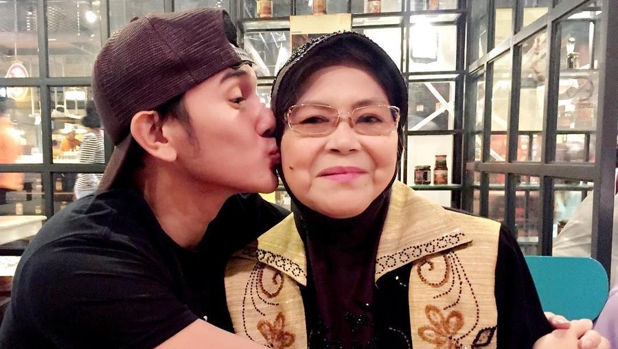 Vino G Bastian dan Ibunda