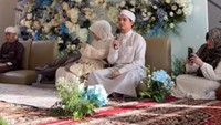 <p>Alvin Faiz dan istrinya, Henny Rahman tengah berbahagia. Mereka baru saja merayakan akikah untuk anak pertama mereka yang bernama Muhammad Mikail Faiz Alhaliem. (Foto: Instagram @hennyyrahman @alvin_411)</p>