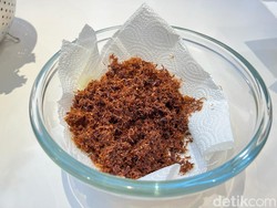 Cara Membuat Serundeng Kelapa yang Renyahnya Tahan Lama, Cocok Jadi Teman Makan