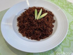 4 Tips Bikin Ayam Suwir Serundeng Buat Stok dari Chef Hotel