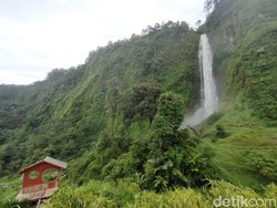 Curug Citambur Dibanjiri Pengunjung gegara Viral Rumah Seharga Rp 2,5 M