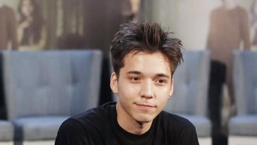 img-title Setahun Tak Bertemu, Stefan William Akhirnya Ajak Anak Bermain
