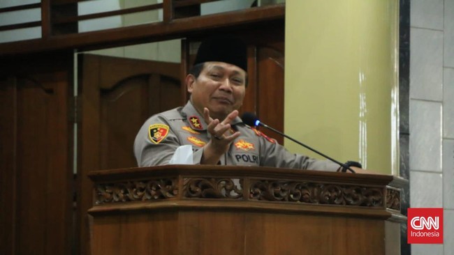 Namun, Kapolda Jatim Toni Harmanto tidak menyebut berapa anggota polisi yang terlibat narkoba dan berapa yang dipecat dari kepolisian.