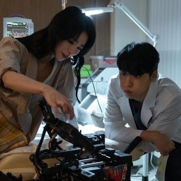 Bukti Lim Ji Yeon Jenguk Lee Do Hyun di Camp Militer