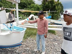 Mesin Jukung Penyanyi Pop Bali Raib di Pantai Mongmongan