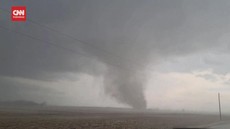 VIDEO: Penampakan Tornado di AS, 300 Ribu Rumah Mati Listrik