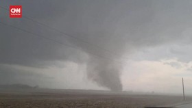 VIDEO: Penampakan Tornado di AS, 300 Ribu Rumah Mati Listrik