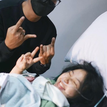 Adinda Azani Girang Bisa Makan Ini Usai Lahirkan Anak Pertama