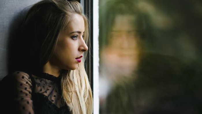 5 Alasan Mengapa Orang Menarik Cenderung Kesepian Menurut Sains