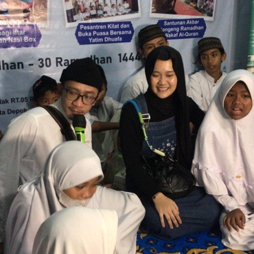 Aming Ditemani Gadis Belia Saat Bukber & Santuni Anak Yatim