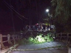 Tolong! Desa di Gorontalo Terisolir Usai Jembatan Ambruk Akibat Hujan Deras