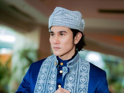Kisah Mualaf Ibunda Vino G Bastian yang Dibimbing Langsung oleh Buya Hamka