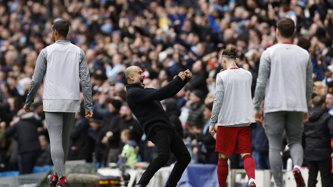 Pelatih Manchester City Pep Guardiola membantah anggapan berperilaku tidak pantas karena merayakan gol timnya di depan pemain Liverpool.