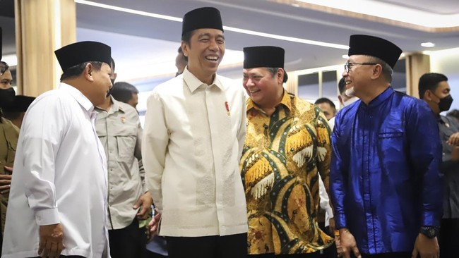 Joko Widodo mengungkap peran dan restunya dalam pembentukan koalisi Prabowo-Cak Imin dan KIB di Pilpres 2024.