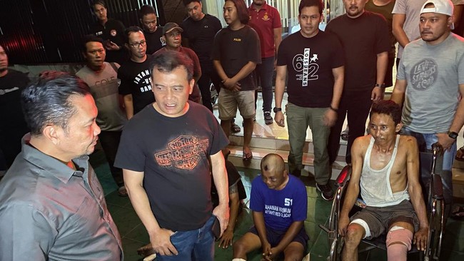 Tiga perampok bersenjata api yang beraksi di Cilacap pekan lalu berhasil dilumpuhkan tim dari Polres Cilacap dan Jatanras Polda Jateng.