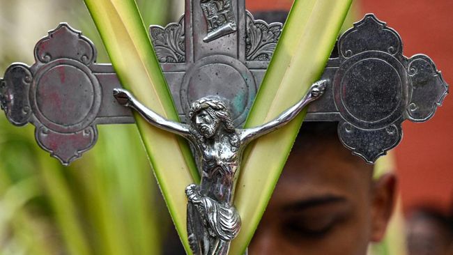 Perayaan Minggu Palma menandai awal Pekan Suci Paskah. Suasana sukacita mewarnai Yerusalem saat Yesus tiba.