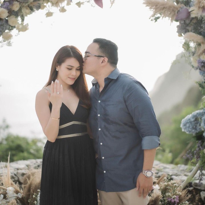 <p>"<em>I’m so glad that everything in my life has led me to you and my life would suck without you. Thankyou for making me the happiest girl</em>," tulis Chen kala itu. (Foto: Instagram: @chengiovanis)</p>