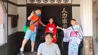 <p>Setelah menikah, Lastmi dikaruniai dua orang anak perempuan dan satu orang anak laki-laki. Ia pun hidup bahagia bersama keluarganya di Negeri Sakura.  (Foto: Instagram: @dewi_lastmi)</p>
