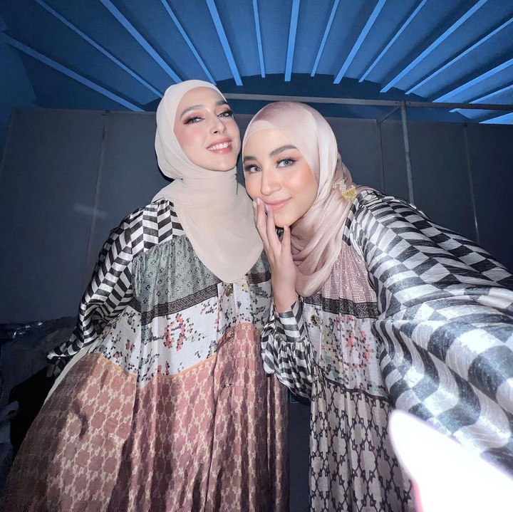 <p>"MasyaAllah, ipar tapi mukanya kayak adik kakak kandung," kata seorang netizen. "Ini mah kayak adik kakak kandung padahal cuma ipar. Saking mirip banget," tutur netizen lainnya. (Foto: Instagram: @marginw</p>