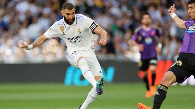 Penyerang Real Madrid Karim Benzema dikabarkan dapat tawaran menggiurkan senilai 345 juta poundsterling atau setara Rp6,4 triliun.
