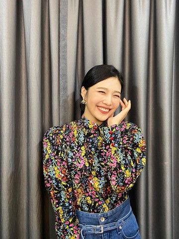 img-title Inspirasi Outfit Hijab Friendly ala Joy Red Velvet, Cocok untuk Bukber!