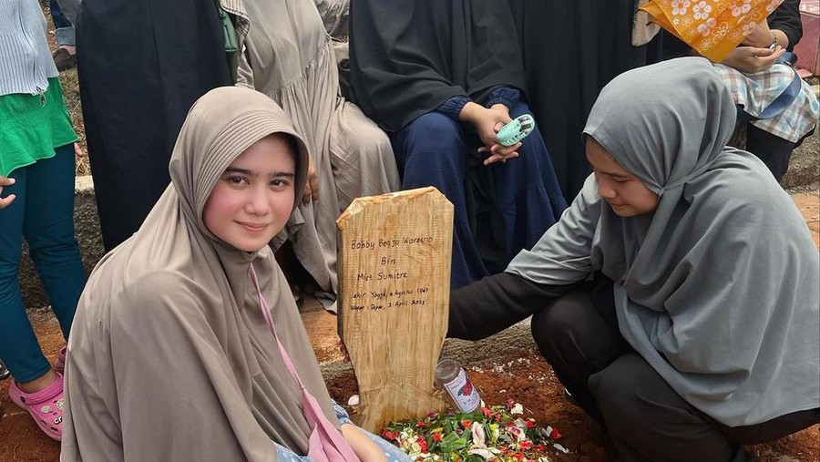 Ayah Tissa Biani meninggal dunia.