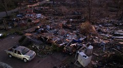 FOTO: Tornado Terjang Sejumlah Negara Bagian AS
