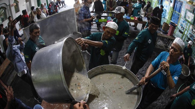 Kementerian Agama RI telah menerbitkan jadwal berbuka puasa Ramadan 1445 Hijriah untuk seluruh wilayah di Indonesia yang bisa diakses pada laman resminya.
