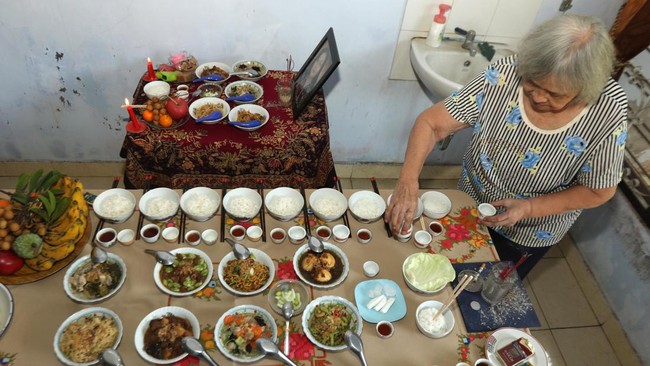 FOTO: Ritual Ceng Beng, Penghormatan untuk Leluhur Tionghoa