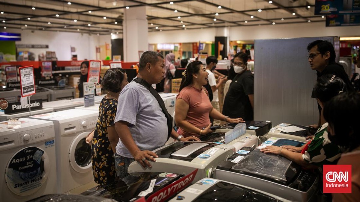 FOTO: Berburu Daging dan Televisi di Transmart Ramadhan Midnight Sale
