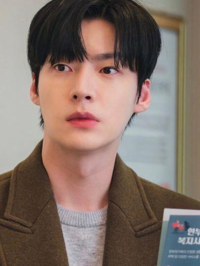 Aktor berusia 35 tahun ini terlihat jauh lebih dewasa dan manly, dibandingkan tiga tahun lalu./ foto: instagram.com/kbsdrama