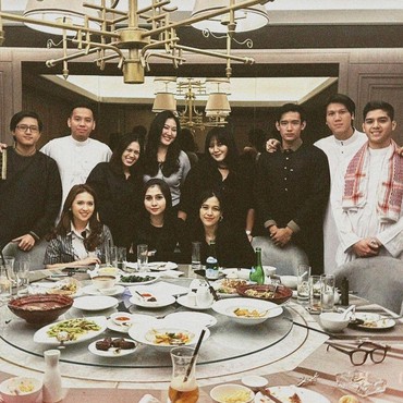 7 Potret Al Ghazali Bukber Bareng Eks Pacar SMA Usai Putus Bertahun-tahun