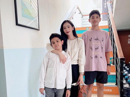 Bunga Zainal Nangis Seharian Ditipu Orang Terdekat, Anak-anak Jadi Penguat