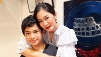 <p>Putra sulung Bunga Zainal, Karan Pradhi Singh lahir pada 2010 lalu. Saat ini Karan sudah berusia 13 tahun, Bunda. (Foto: Instagram @bungazainal05)</p>