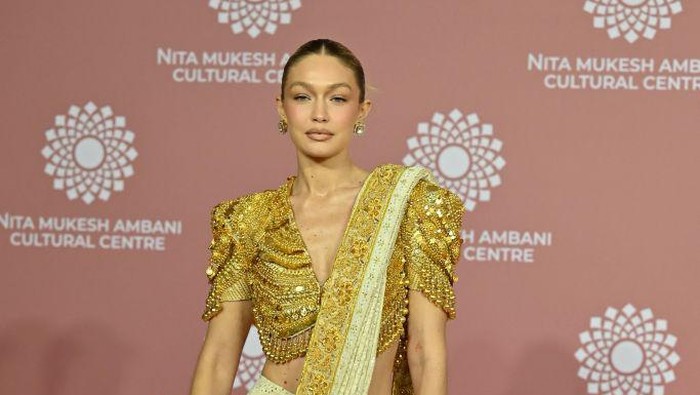 In this picture taken on April 1, 2023, US model Gigi Hadid poses for pictures during the inauguration of the Nita Mukesh Ambani Cultural Centre (NMACC) at the Jio World Centre (JWC) in Mumbai. (Photo by SUJIT JAISWAL / AFP) (Photo by SUJIT JAISWAL/AFP via Getty Images)