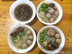 Bakso Kaldu Pusaka: Slurpp! Mencicipi Bakso Urat Topping Brisket yang Kenyal Gurih