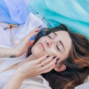 Biar Wajah Tetap Glowing, Lakukan 5 Cara Efektif Ini untuk Melembapkan Kulit Kering Secara Alami