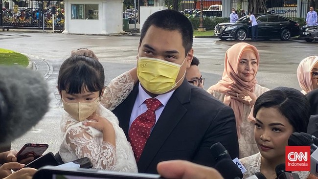 Politikus Partai Golkar Dito Ariotedjo mendatangi Istana Kepresidenan Jakarta menjelang pelantikan menteri pemuda dan olahraga (menpora), Senin (3/4).