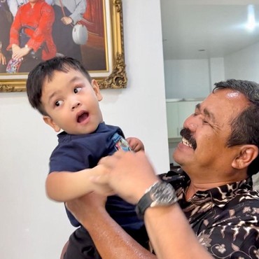 Begini Reaksi Gala Sky Bertemu Pria yang Menggendongnnya saat Kecelakaan