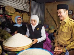 Sidak Pasar di Pamekasan, Khofifah Pastikan Harga Bahan Pokok Stabil