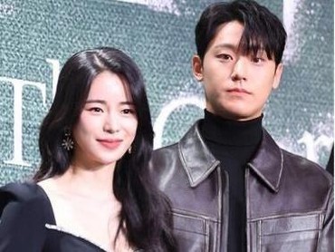 img-title Beredar Foto Lee Do Hyun Keciduk Kondangan Bareng Lim Ji Yeon