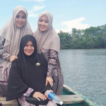 7 Potret Akur Lutfiana Ulfa & Istri Pertama Syekh Puji bak Kakak Adik