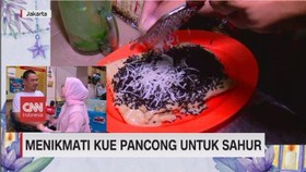 VIDEO: Menikmati Kue Pancong untuk Sahur