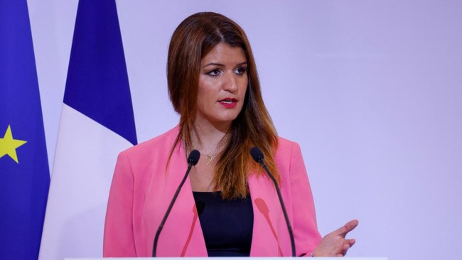 Menteri Sosial Ekonomi dan Asosiasi Prancis Marlene Schiappa menjadi sorotan usai foto dirinya menghiasi cover majalah Playboy.