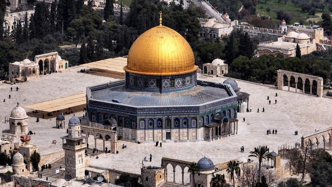 Warga Yahudi Israel kerap 'berulah' di sekitar kompleks Masjid Al Aqsa di Yerusalem sehingga situs suci tiga agama ini sering dinodai konflik.