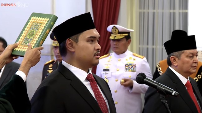 Dito baru berusia 32 tahun saat dilantik Presiden Jokowi sebagai menteri pemuda dan olahraga. Ia jadi menteri termuda kabinet Jokowi, menggeser posisi Nadiem.