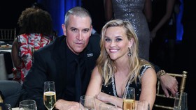 Reese Witherspoon Resmi Gugat Cerai Jim Toth