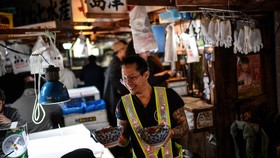 FOTO: Ramen dan Nostalgia Pasar Ikan Tsukiji di Sudut Kota Paris