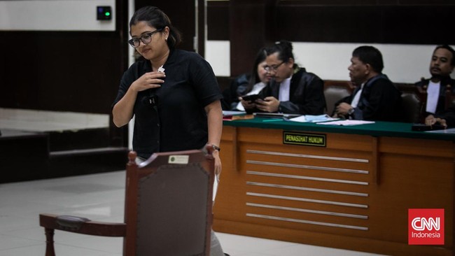 Terdakwa Fatia Maulidiyanti tak bisa merawat orang tuanya sesaat sebelum meninggal dunia karena harus menjalani sidang dalam kasus "Lord Luhut".