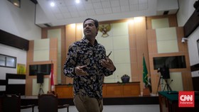 FOTO: Sidang Perdana Haris Azhar & Fatiah vs Luhut di PN Jaktim